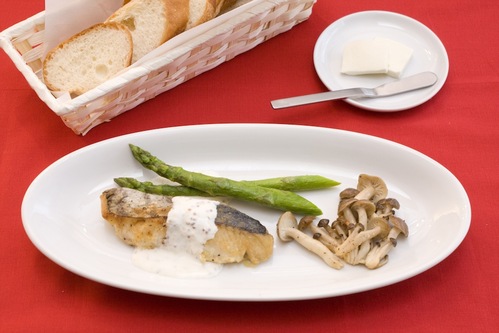 真鯛のポワレ〜クリームマスタードソース〜